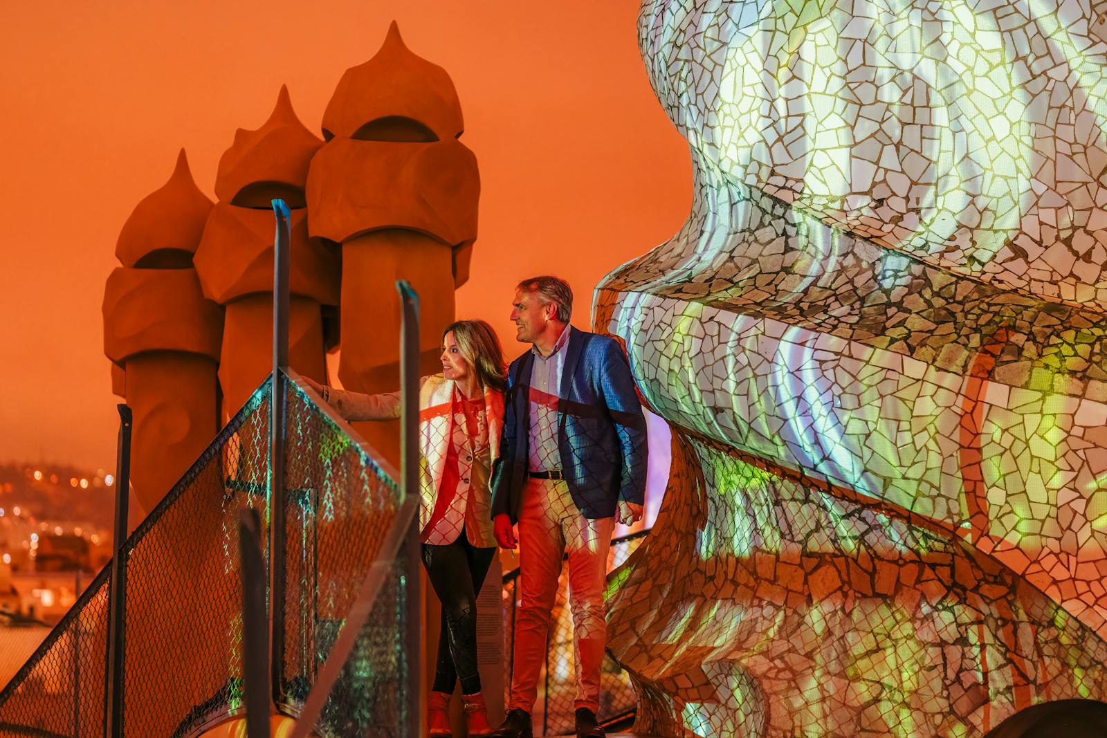 Un cuplu pe acoperișul Casei Milà - La Pedrera